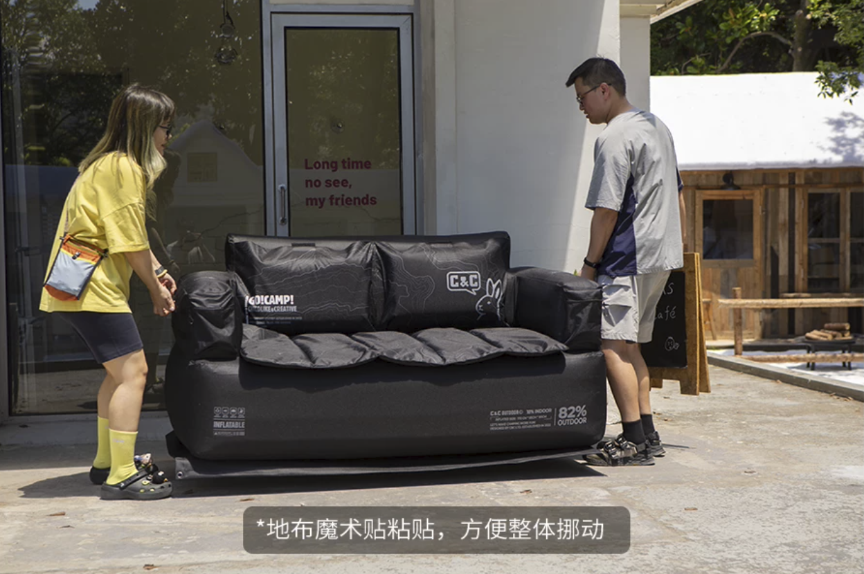 khong-gian-phong-khach-voi-sofa-hoi-cc